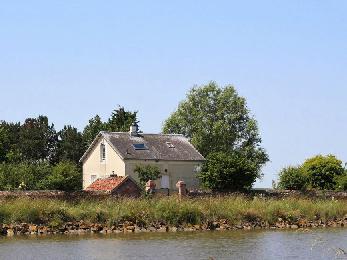 Bijzonder 6 pers. vakantiehuis in Normandie aan de rivier, op 3 km van zee, hond toegestaan