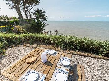 Toplocatie, 10 pers. vakantiehuis direct aan zee in de Loire-streek